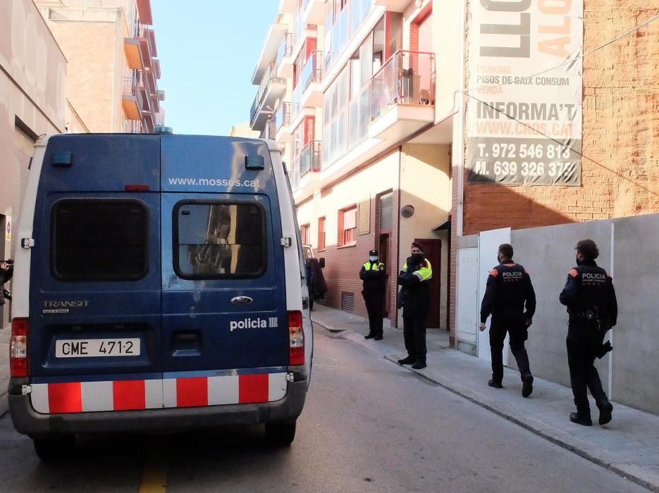 Operació policial antidroga en uns pisos de Figueres