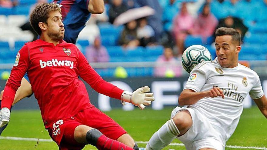 Aitor haciendo una parada ante el Real Madrid