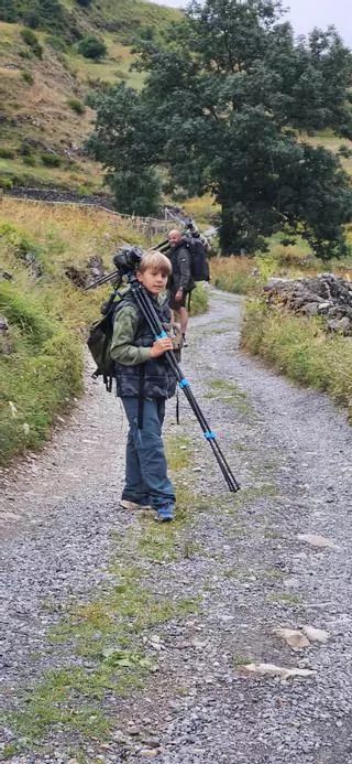 Maxi Díez, el joven gozoniego de 11 años que captura la fauna asturiana a través de su cámara: "Empecé con tres años yendo con mi padre al monte en una mochila"
