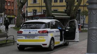 Detenido un conductor en La Felguera por negarse a hacer la prueba de alcoholemia y dar dos cabezazos a un polícía