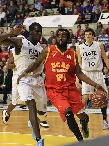 Partido entre el UCAM-Murcia y el Joventut de Badalona