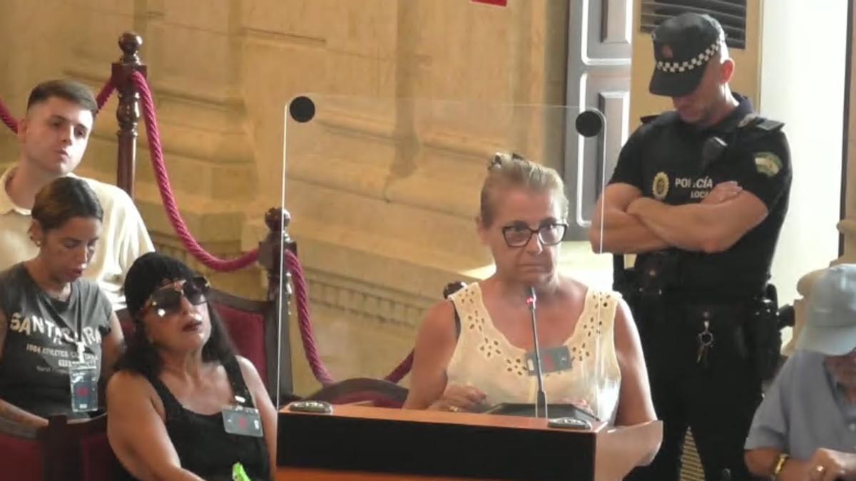 Antonio Molina, afectada que vive en la calle por la okupación de su casa