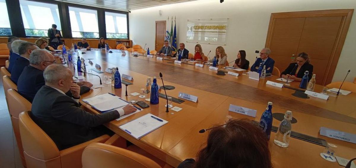Durante la celebración de la Asamblea, Juan Antonio Pedreño, Yolanda Díaz y Amparo Merino tuvieron un encuentro con la Alianza Cooperativa Italiana . | LAURA ALMIRANTE