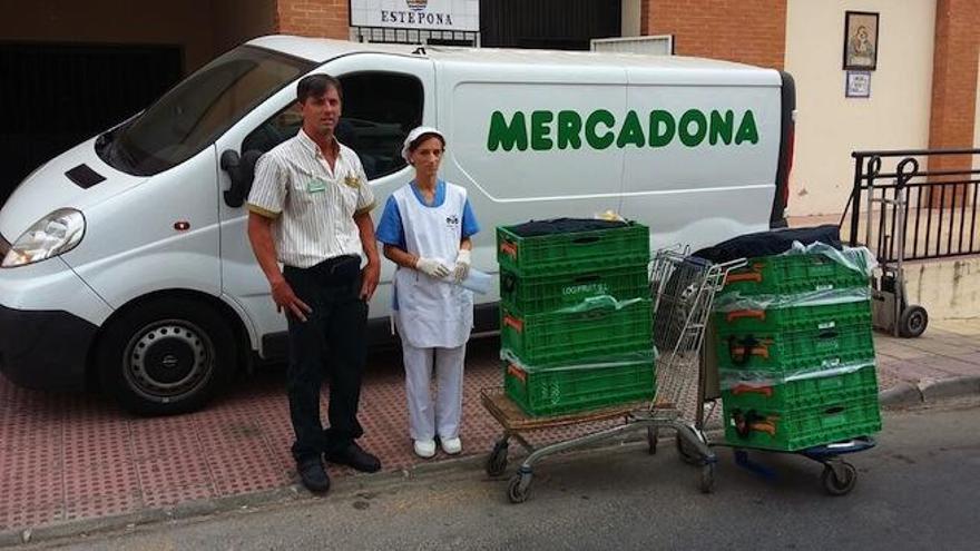 Mercadona llevando cajas de alimentos a los comedores.