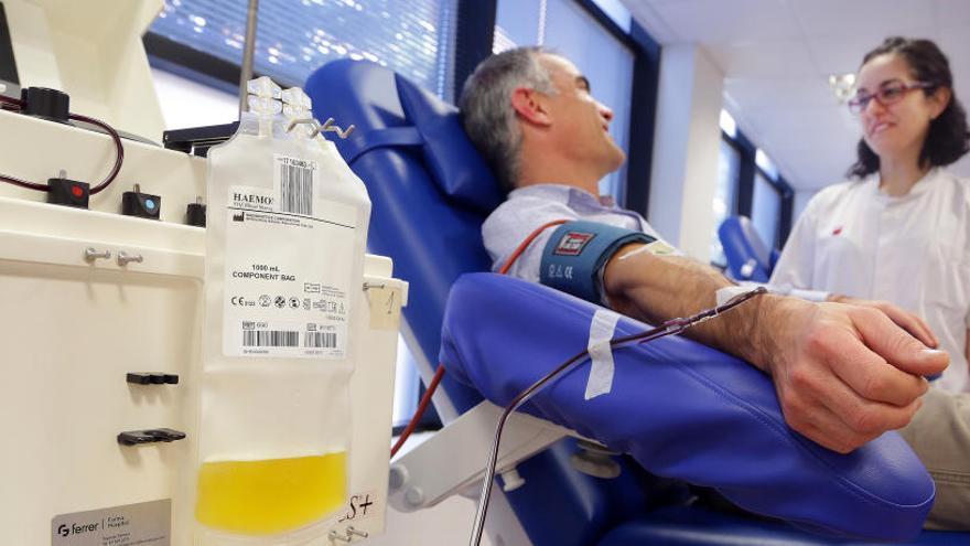 Cent donacions de plasma per celebrar el Dimarts Solidari