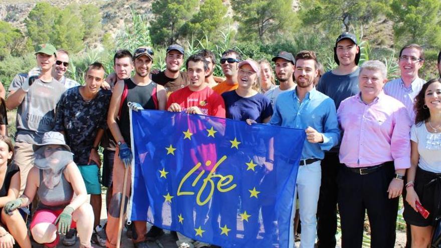 Jóvenes de todo el país ayudan a recuperar el río