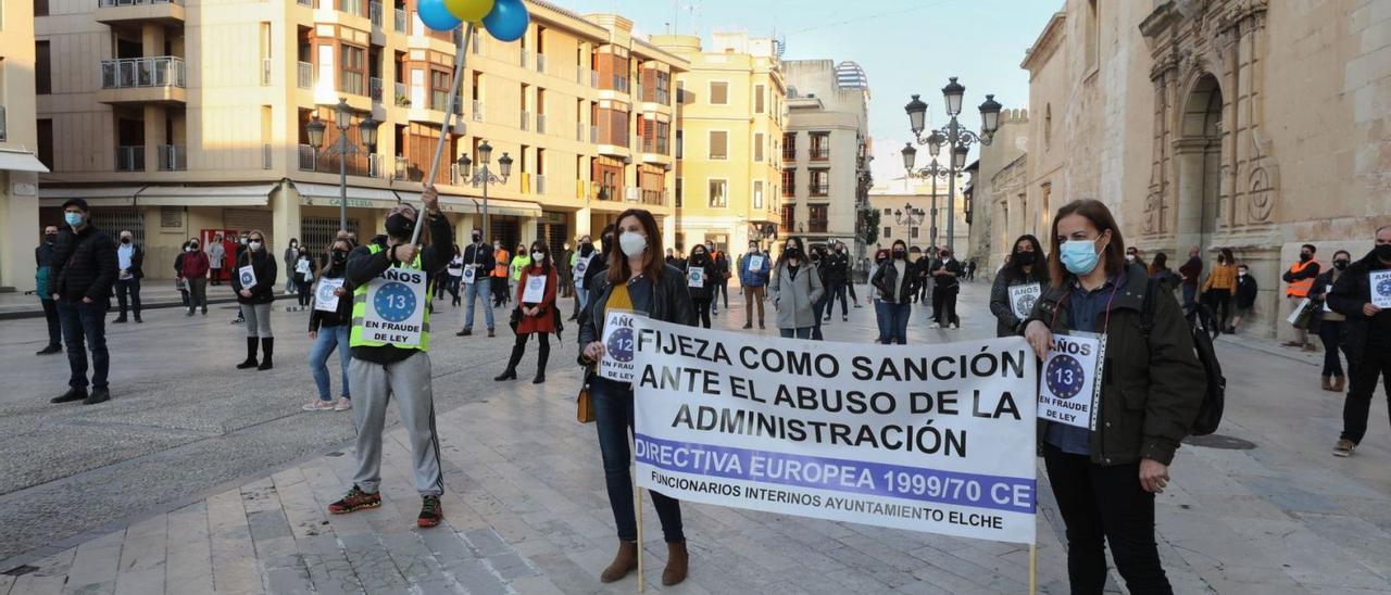 El Ayuntamiento hará fijas 431 plazas ocupadas por interinos durante más de  tres años - Información