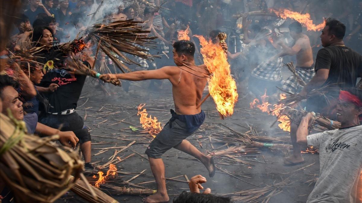  los devotos hindúes de Indonesia celebrarán el día de Nyepi o el Día del Silencio el 7 de marzo, el primer día de El calendario lunar de Saka