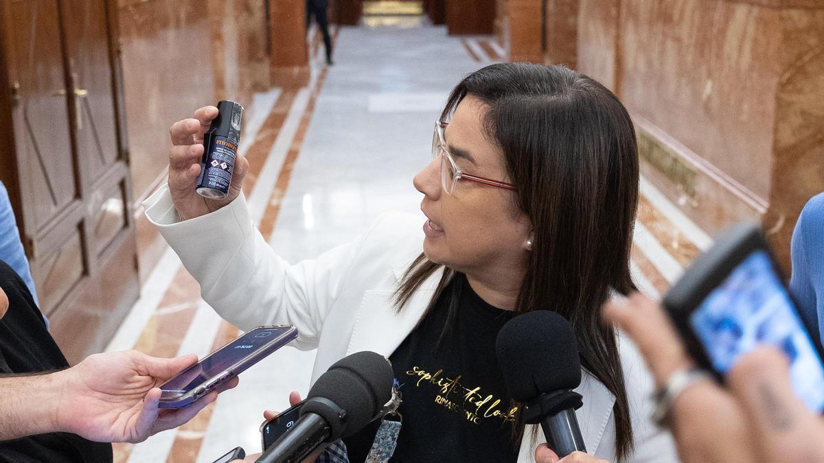De la pistola de Indalecio Prieto al espray de gas pimienta de Vázquez: cuando las armas llegan al Congreso