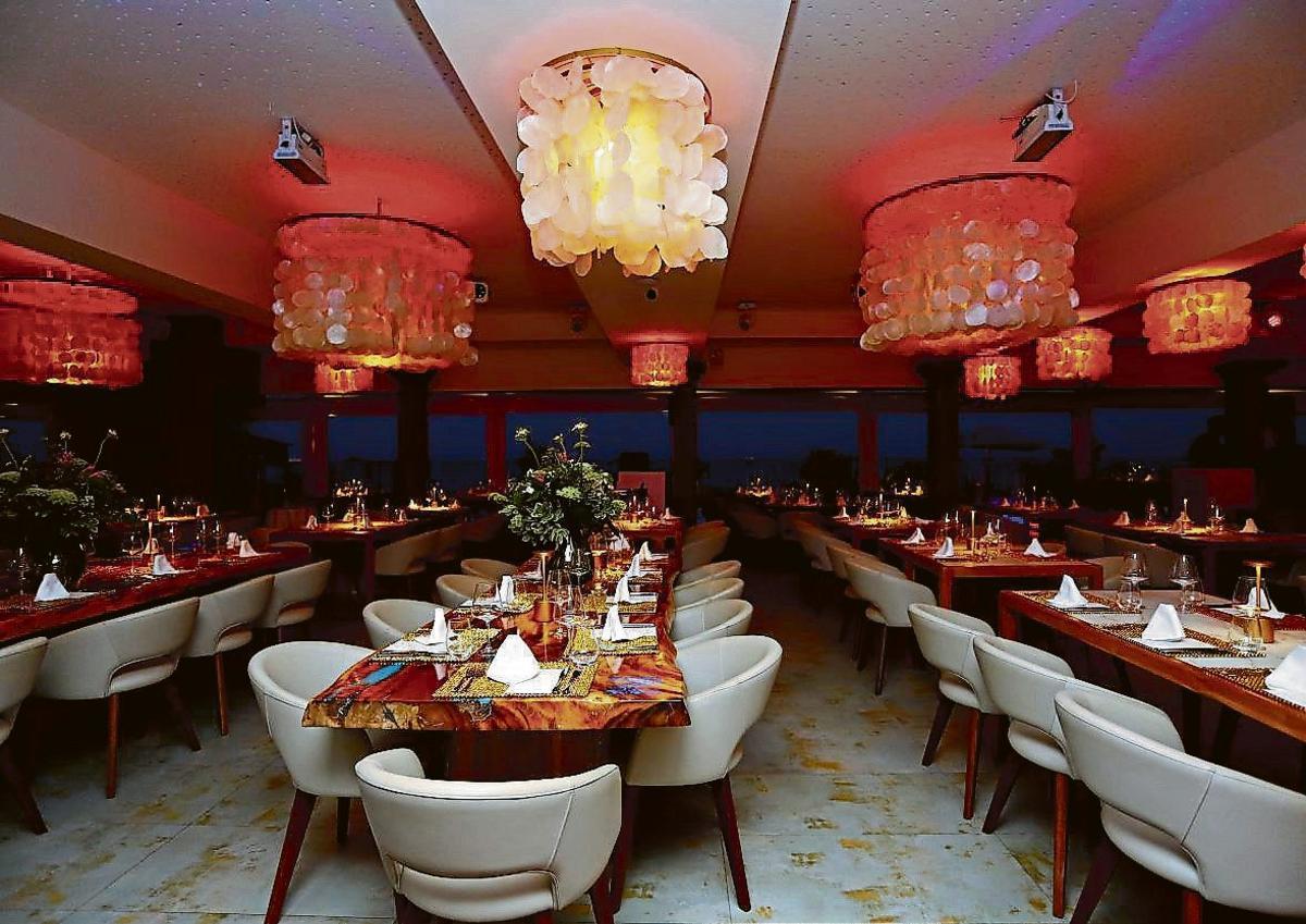 Nassau Beach Club despide el año con una cena acompañada por actuaciones musicales. | NASSAU GROUP