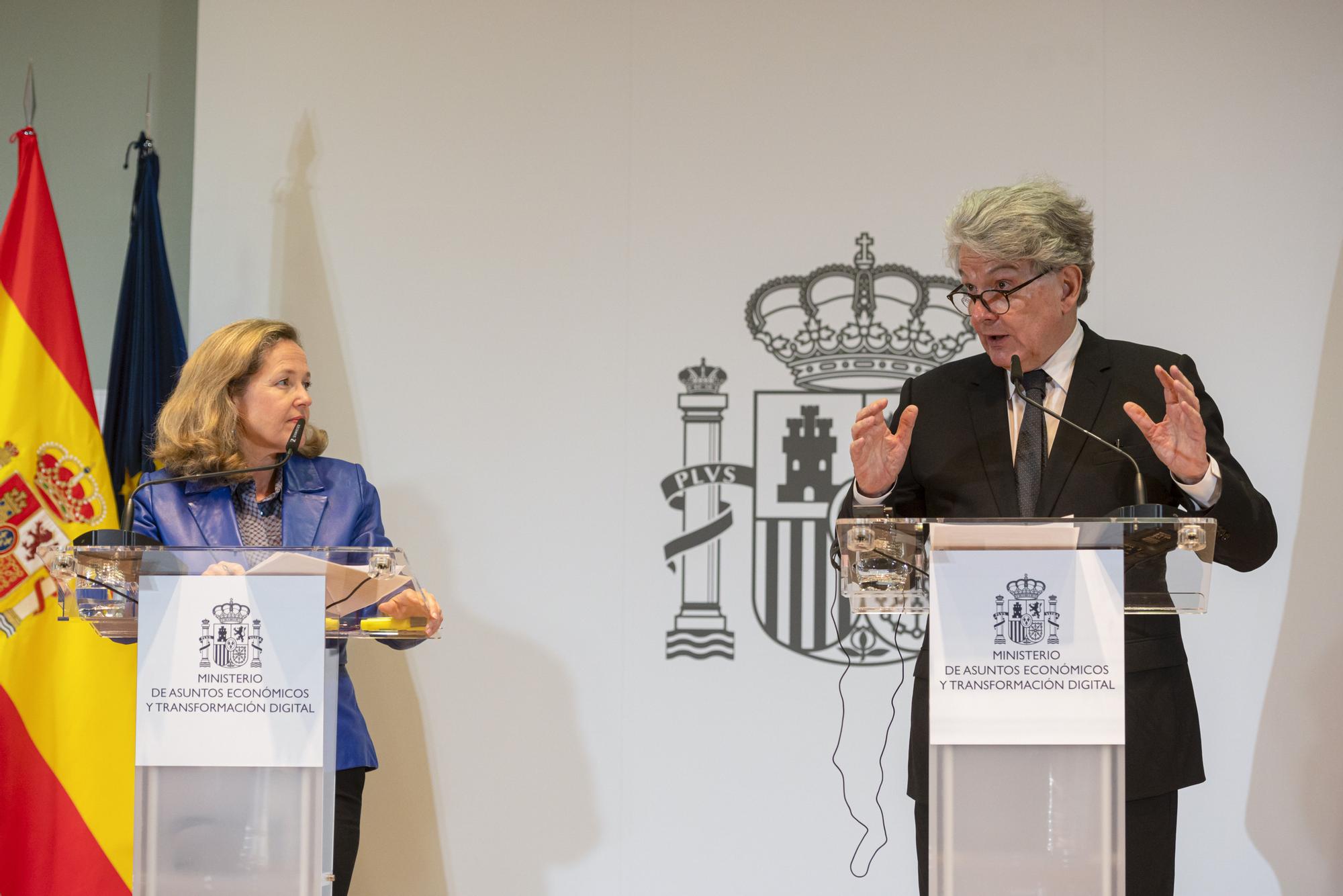 La vicepresidenta Nadia Calviño y el comisario europeo de Mercado Interior, Thierry Breton