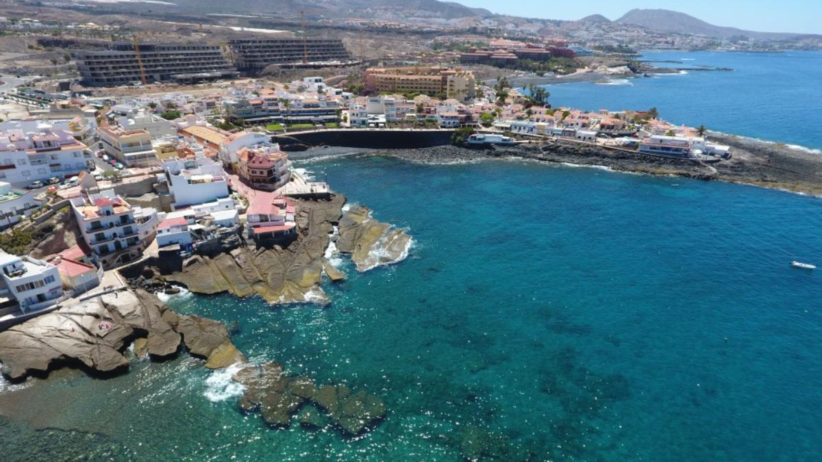 Herida una mujer tras caerse en una playa de Tenerife