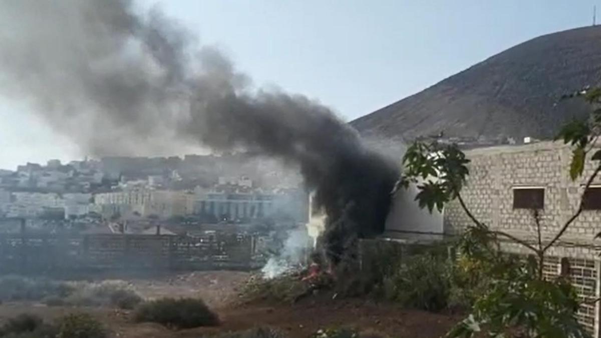 Incendio en un almacén de Guía