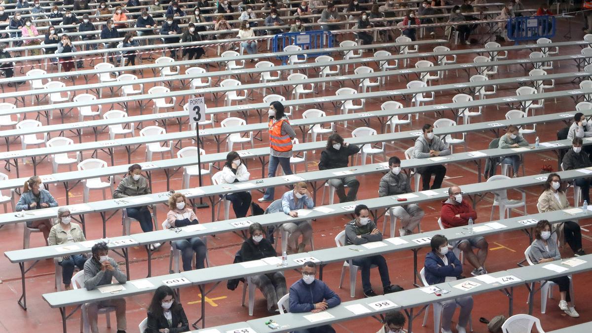 Opositores examinándose en el recinto ferial de Amio