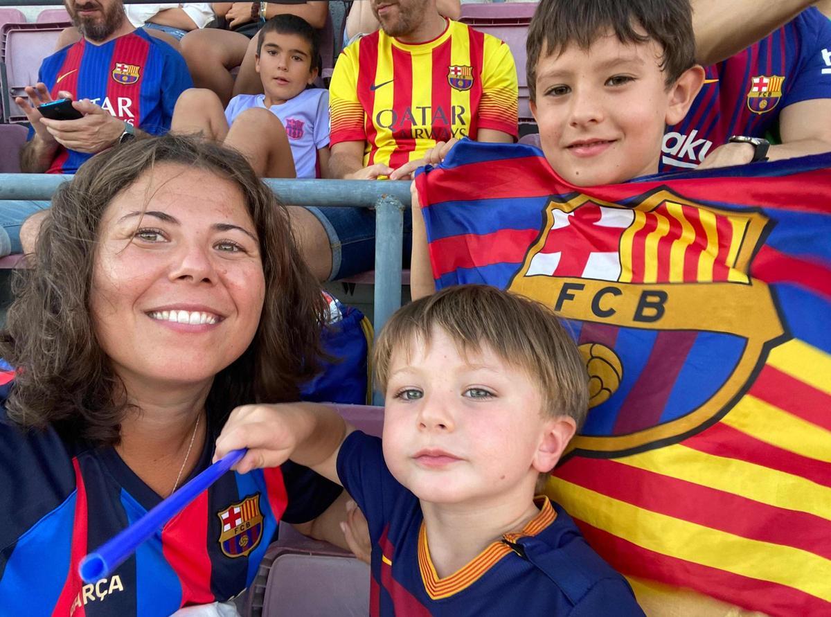 La familia Albert Balart, con el corazón dividido en el Barça - Eintracht