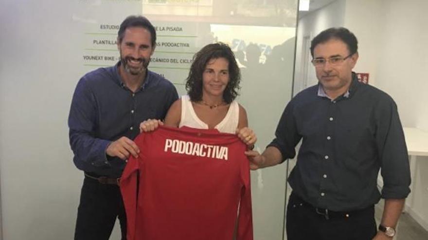 Vicente Moreno, junto a Conchi Salom, directora de Podoactiva Palma, y el doctor Tomeu Munar.