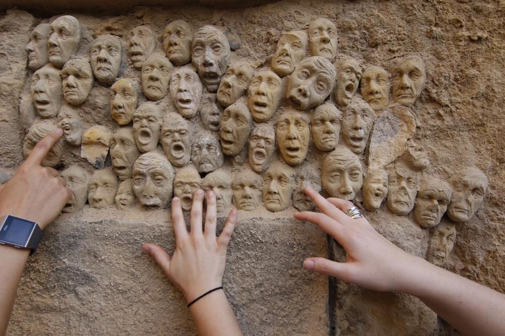 Las caras de la Puerta de Almodóvar