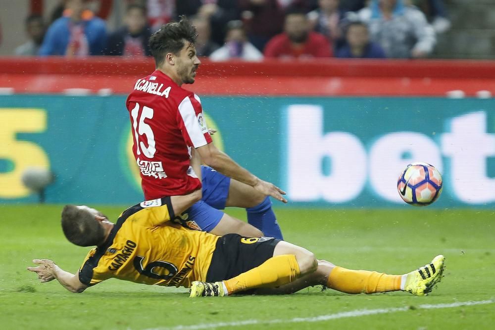 El partido entre el Sporting y el Málaga, en imágenes