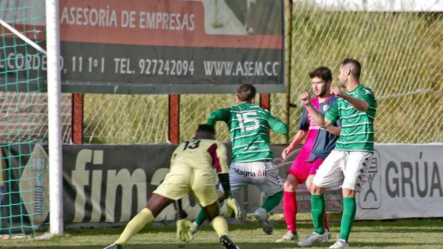 Don Benito y Cacereño juegan un último asalto por la primera plaza