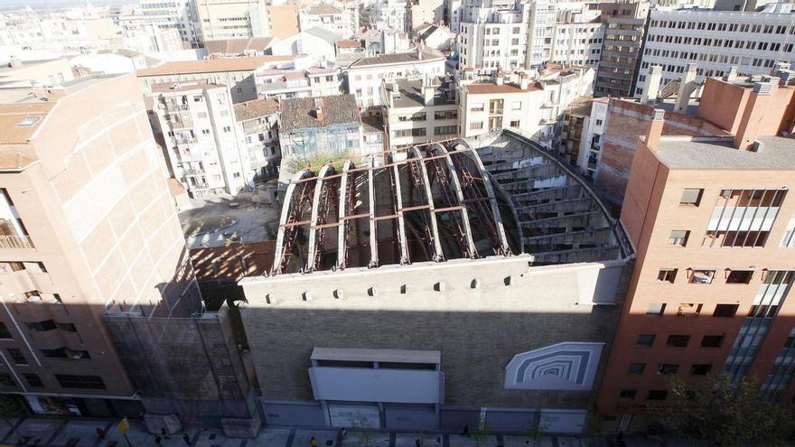 La plaza Salamero de Zaragoza cambia de cara: nuevos negocios, más hostelería y una deuda histórica con el Teatro Fleta
