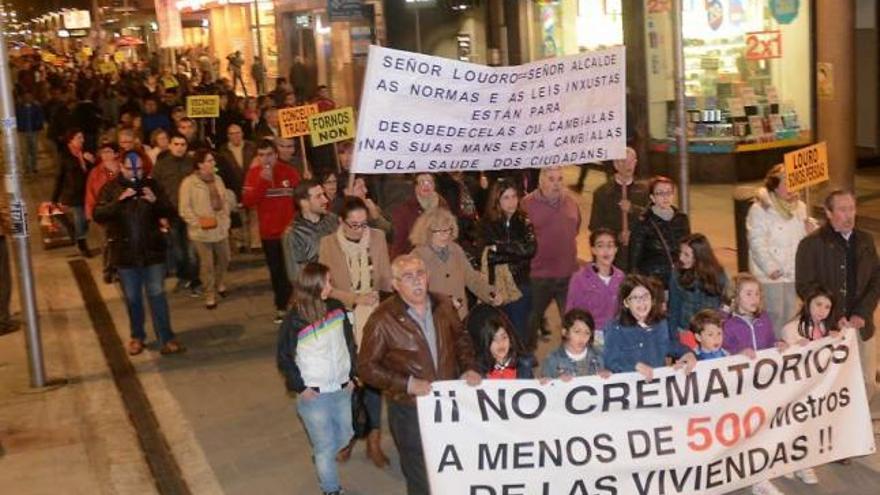 La manifestación recorrió el centro urbano y acabó en la plaza de España.  // Rafa Vázquez