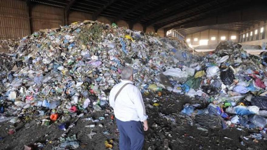 Torrevieja retrasa el envío de basura a Elche por falta de contrato con Acciona