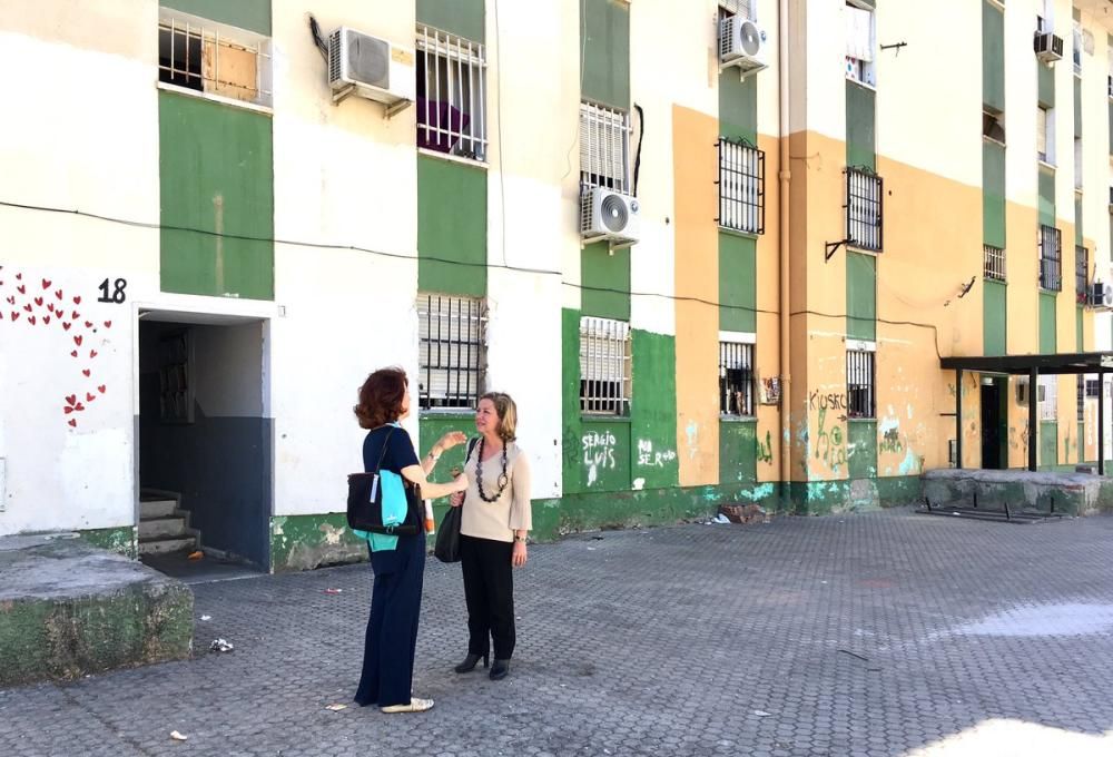 Ana Oramas visita las 3.000 viviendas de Sevilla