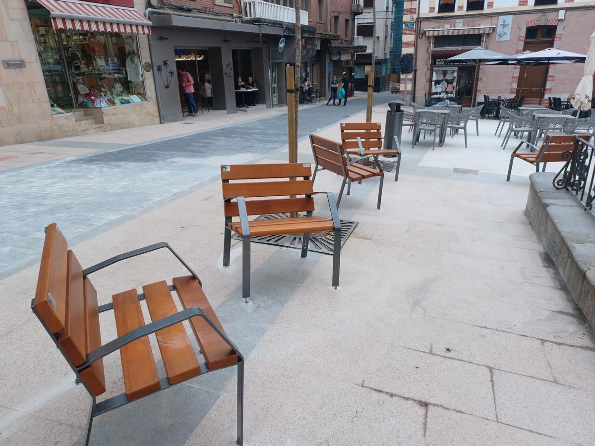Grado estrena plaza, la primera del plan de peatonalización del centro Grado estrena plaza, la primera del plan de peatonalización del centro