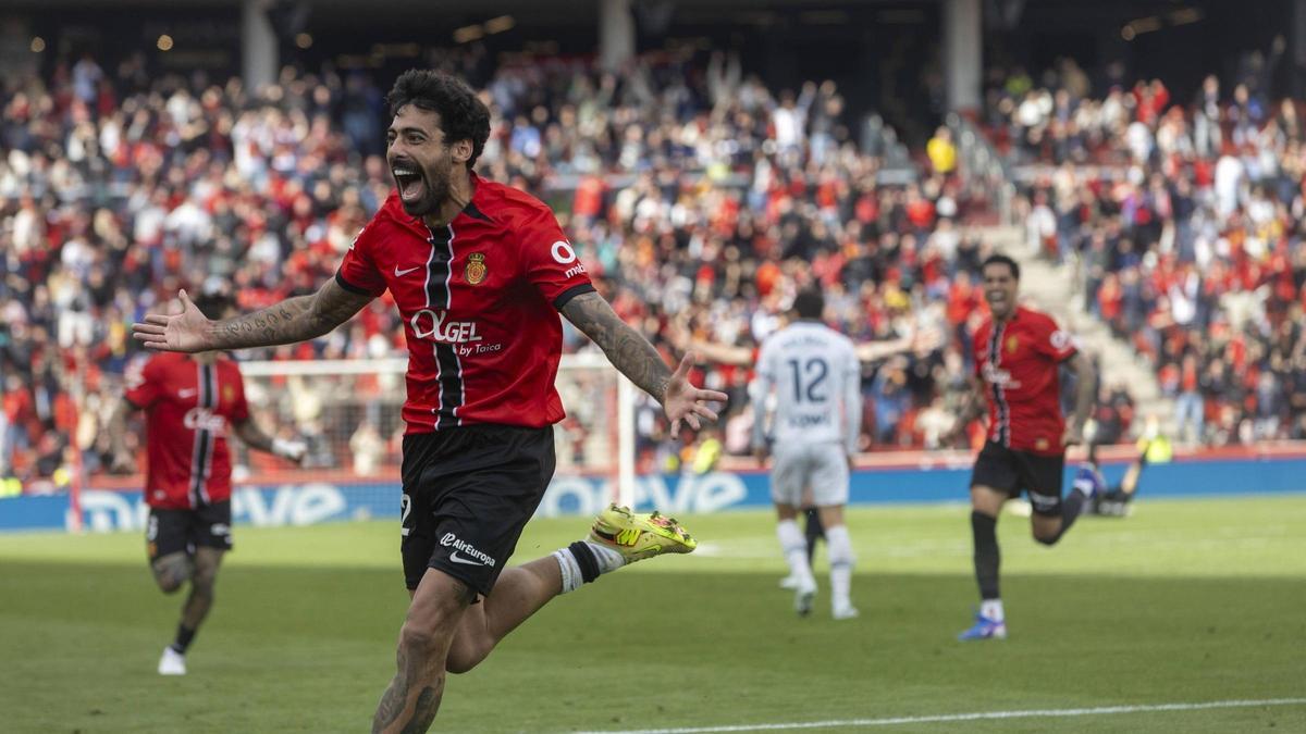 Samu Costa celebra su gol ante el Espanyol.