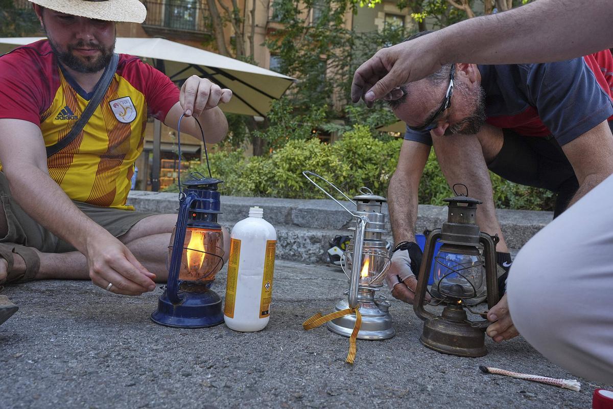 Les imatges de l'arribada de la Flama del Canigó a Girona