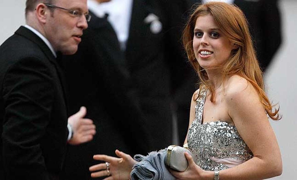 La princesa Beatriu, cosina del contraent príncep Guillem, a l’arribar al sopar de recepció previ al casament reial.