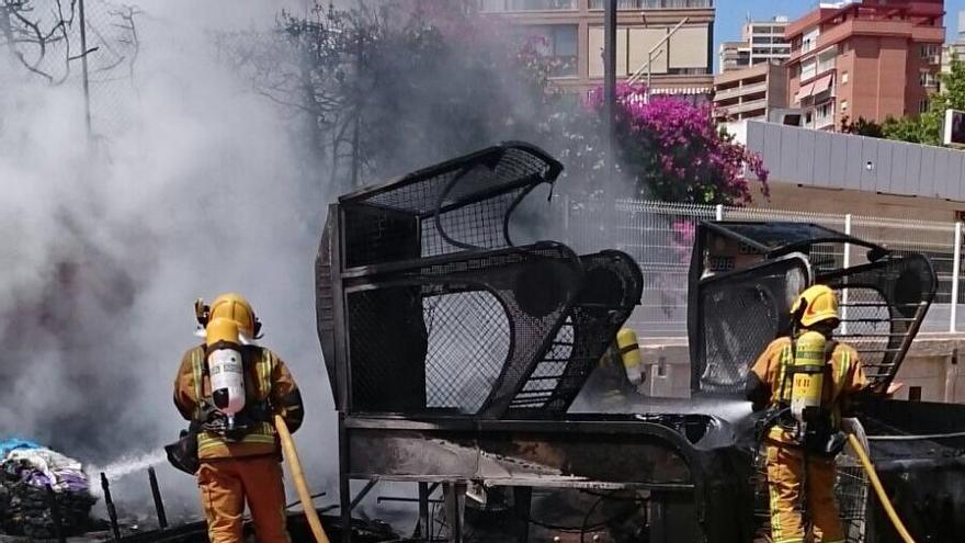 Arde un castillo hinchable en un local de juegos de Benidorm