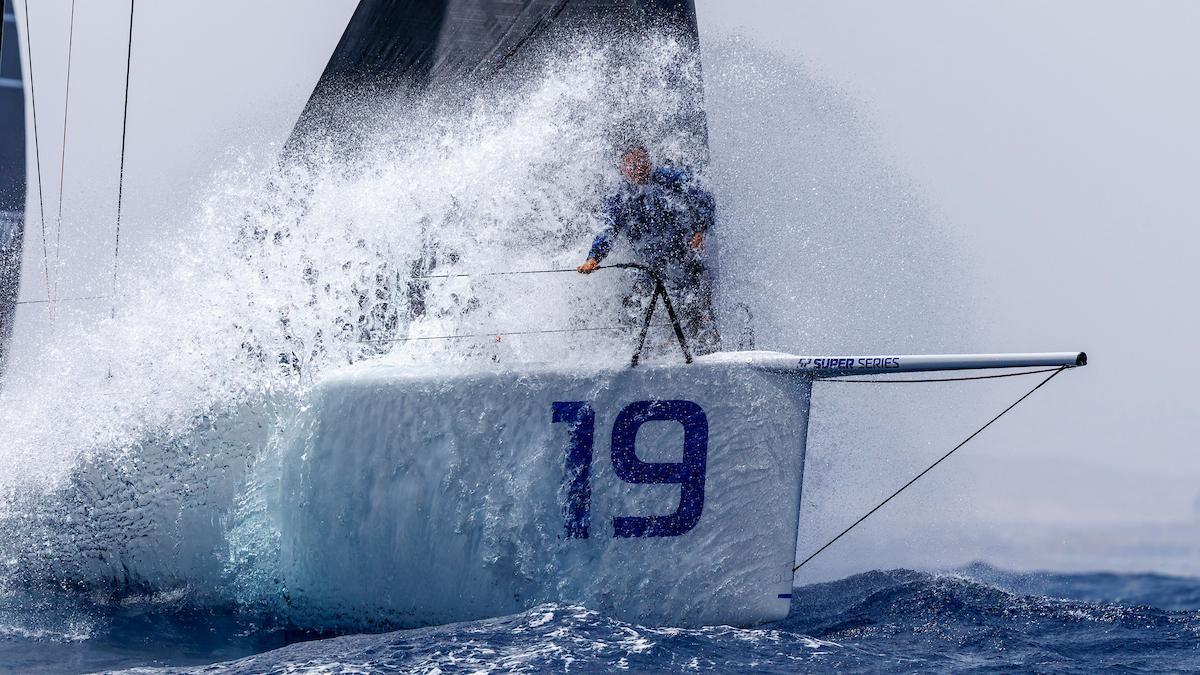 Beim Segeln entstehen spektakuläre Bilder, wie hier auf Lanzarote.