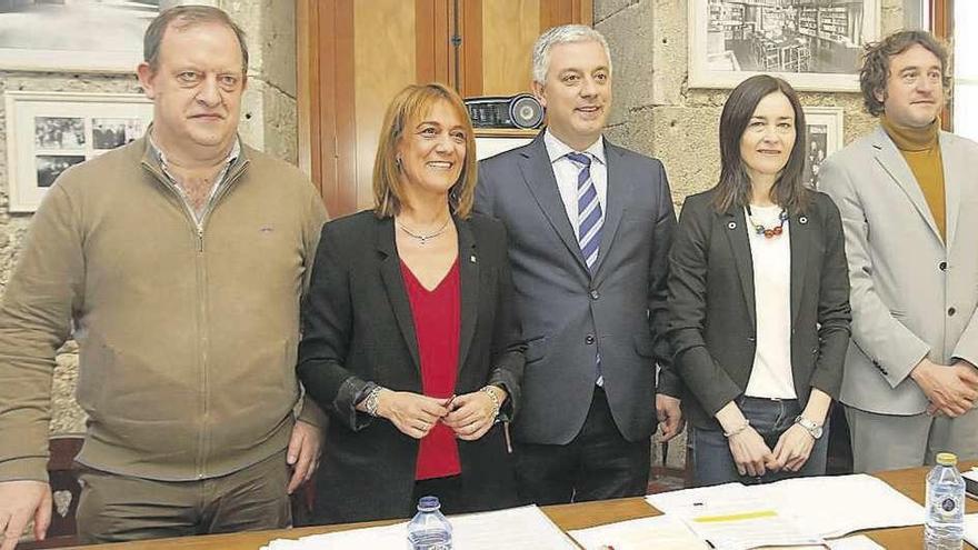 Mikel Arregui, Ester Franquesa, Valentín García, Miren Dobaran e Rubén Trenzano, onte.