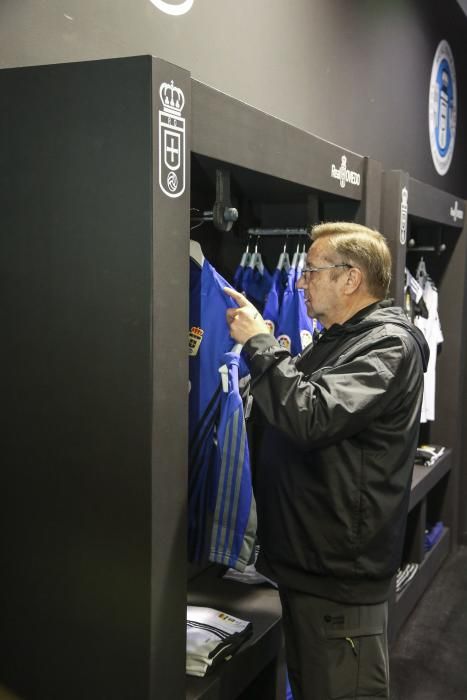 Primer día de venta de la nueva equipación del Real Oviedo