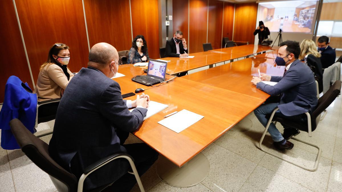 Un momento de la reunión en la sede del Consell de Ibiza.