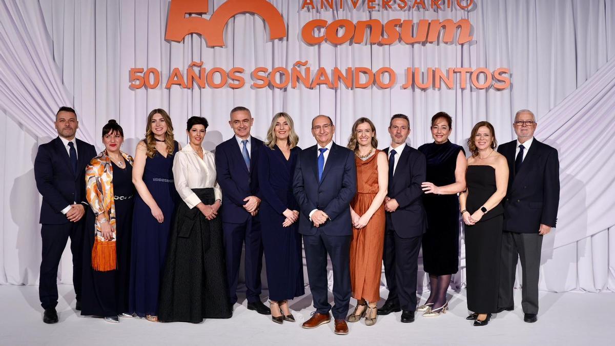 Consum consolida un modelo cooperativo de éxito entre los  súpers  al cumplir cincuenta años