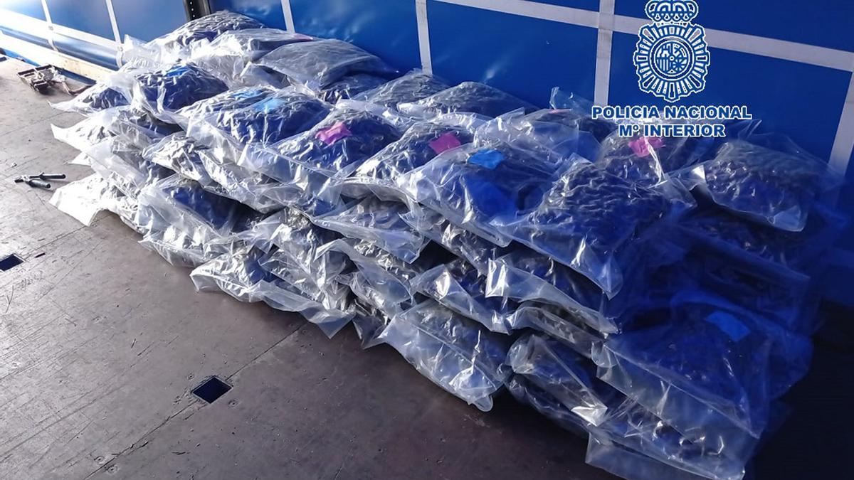 Parte de la droga intervenida en la operación Pinada de la Policía Nacional.