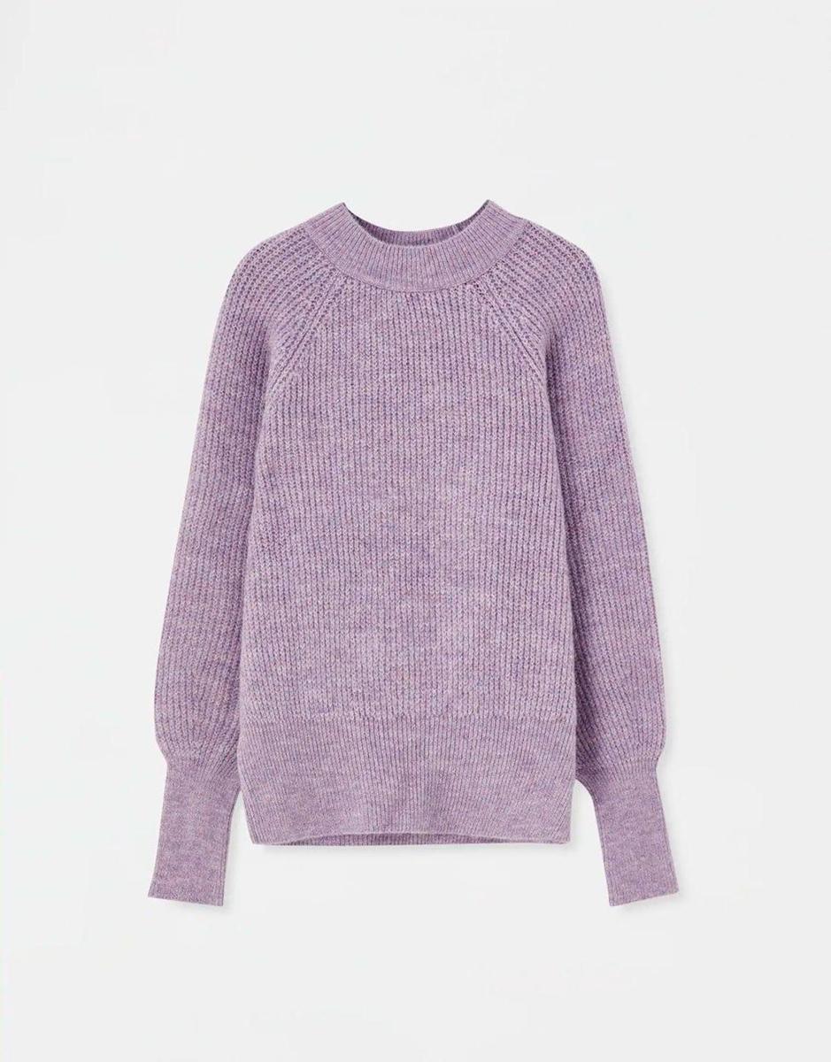Jersey de punto en color lila de Pull &amp; Bear. (Precio: 22,99 euros)