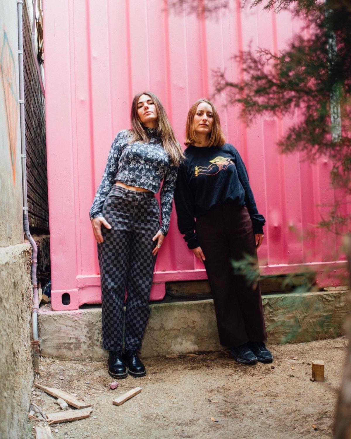 Miriam Carbonell y Eli López, Ixeya, están creciendo día a día en la música aragonesa.