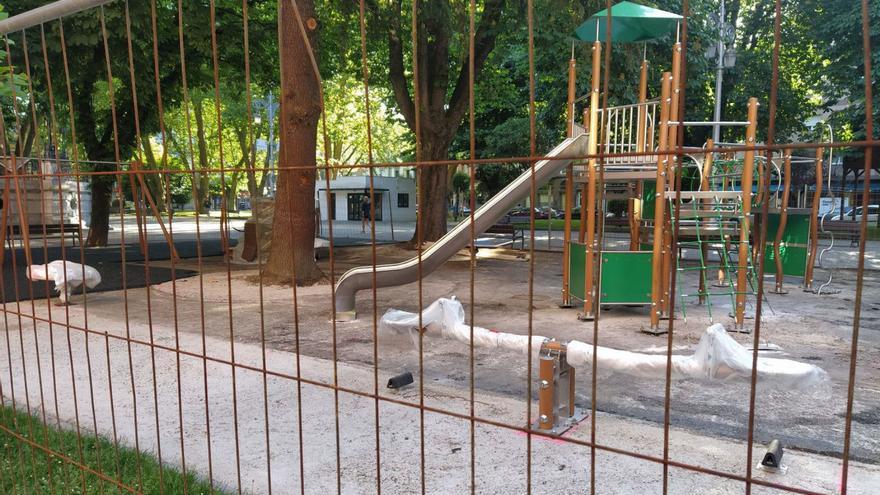 Comienzan las obras de la nueva área infantil del parque Dolores F. Duro de La Felguera