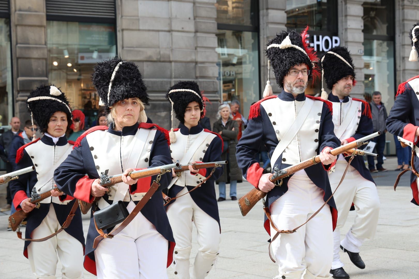 Día dos de la invasión francesa: las tropas de Napoleón no frustran la fiesta a los vigueses