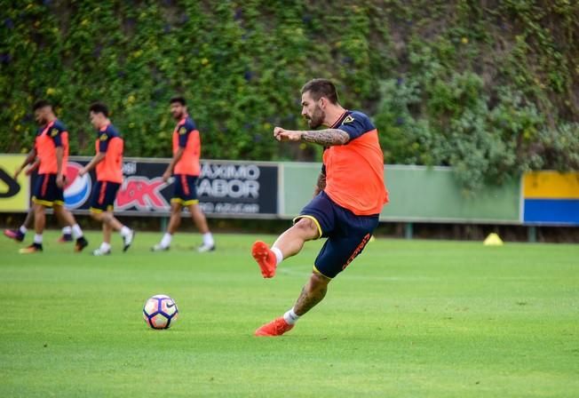 Entrenamiento UD Las Palmas en Barranco Seco ...