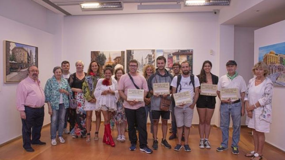 Foto de familia de los ganadores y participantes en el concurso.
