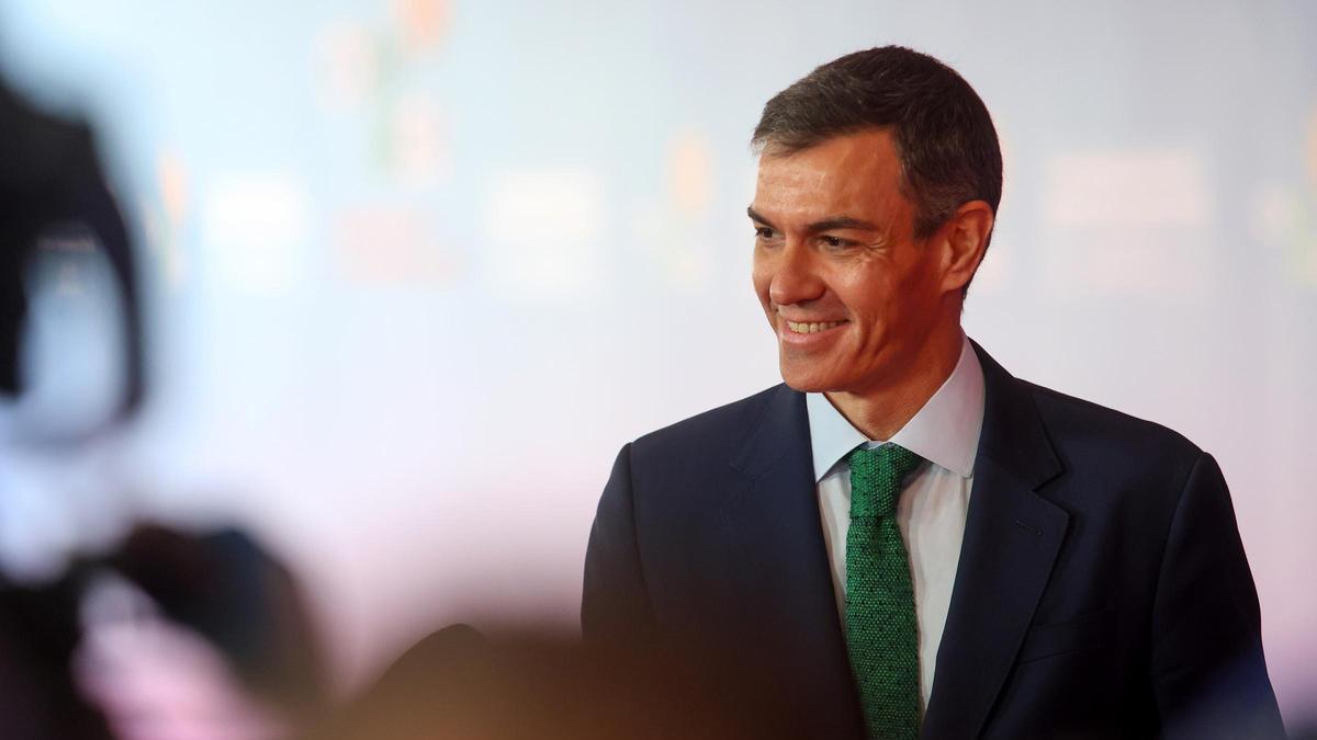 Pedro Sánchez critica el concepto de "prioridad nacional" en el pacto firmado entre PP y Vox en Aragón.