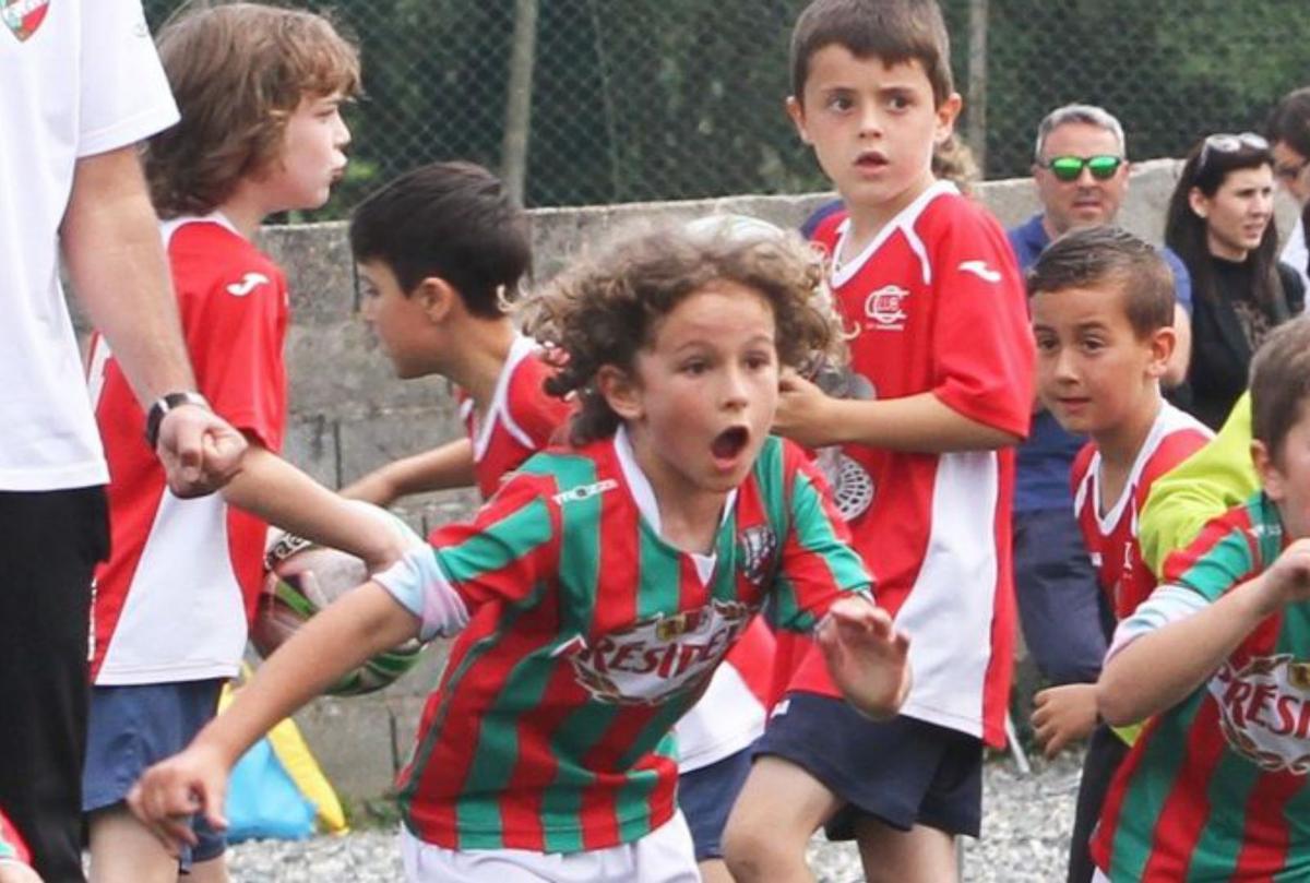 Nico, de pequeño con el Racing. |  Cedida