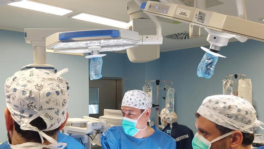 El Hospital Príncipe de Asturias de Madrid, primero de España en implantar una prótesis que recupera la voz y evita los atragantamientos