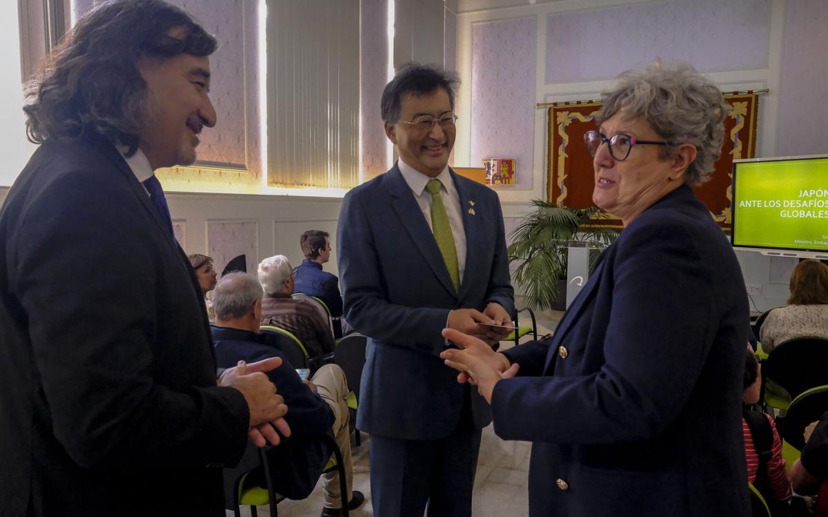 Conferencia de Shinichi Sato, ministro de la Embajada de Japón en España, en el Rectorado de la ULPGC Conferencia de Shinichi Sato, ministro de la Embajada de Japón en España, en el Rectorado de la ULPGC