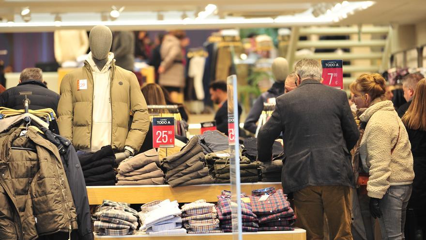 La forma de estos bolsos de un Zara de Alicante provoca cientos de reacciones