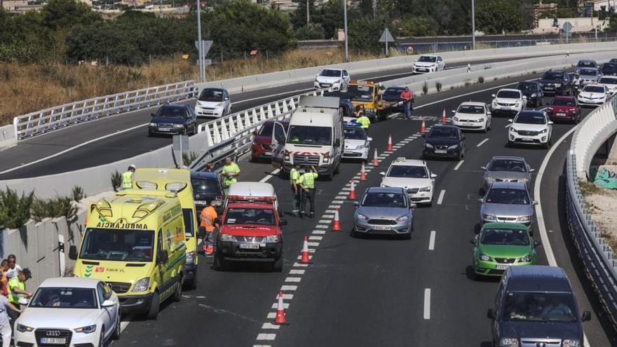 Dos accidentes causan grandes atascos en la Vía de Cintura y la autopista de Inca